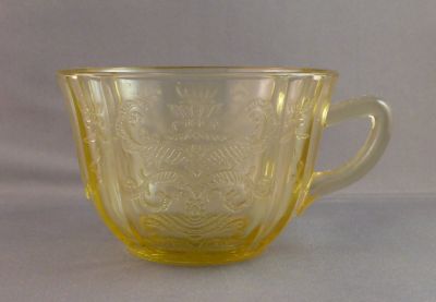 Federal Glass Madrid tea cup, amber
Keywords: table;sold;american