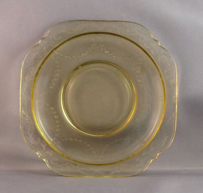 Federal Glass Madrid saucer, amber
6 in
Keywords: table;sold;american