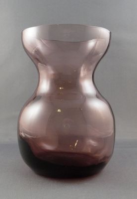 Amethyst hyacinth vase
Optic ribbing
Keywords: vase;hyacinth