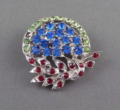 Brooch, light green stones uranium
1950s/60s. Missing a stone
Keywords: uranium