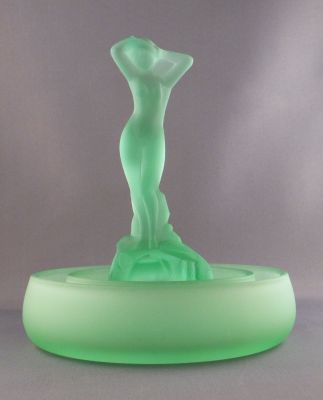 Bagley bloom ring with Andromeda, frosted
Keywords: british;pressed;figure;centrepiece;vase