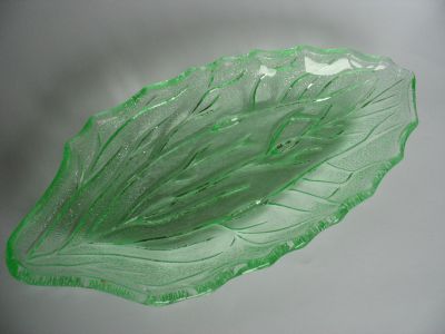 Bagley Leaf cucumber dish
3055. A less common shape. Uranium
Keywords: british;sold;pressed;table