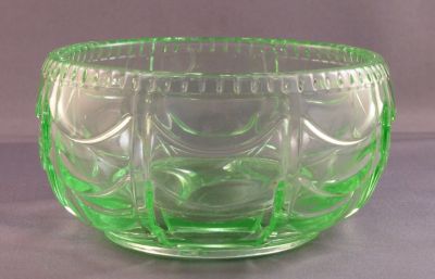 Bagley Pontefract posy bowl
Small, 4 in, marked Made in England
Keywords: british;pressed;vase;sold