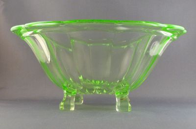 Bernsdorf Ankerglas Ilse four-footed bowl
In 1937/8 catalogue No.108
Keywords: german;pressed;table;dessert