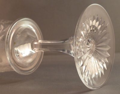 Bird of paradise wine glass
Cut stem and foot
Keywords: barware;blown;table