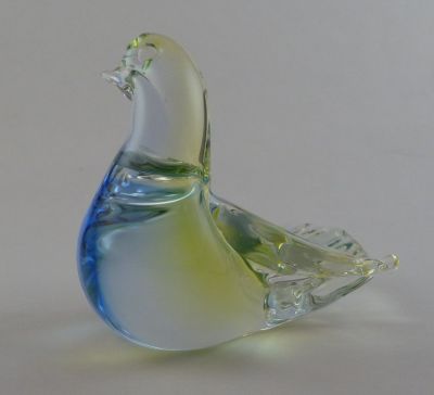 Murano uranium dove
Blue, uranium and clear. 
Keywords: murano;figure