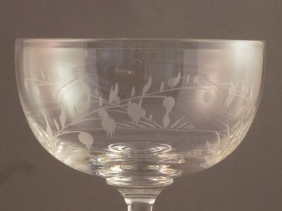 Champagne coupe, engraved
Bleeding heart plant engraving
Keywords: sold;barware;engraved
