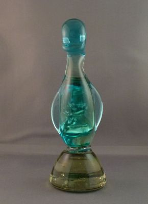 Murano uranium duck
Front view. Aqua completely cased in uranium
Keywords: figure;murano