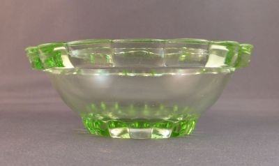 Scallop edge dessert bowl
Scalloped foot
Keywords: table;sold