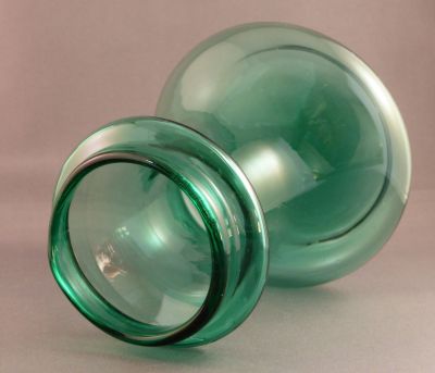 Light bottle green hyacinth vase
Fire polished rim
Keywords: vase;hyacinth