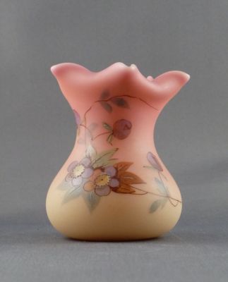 Webb Burmese posy with enamelled periwinkles
Marked Thos Webb & Sons. Queens' s Burmese Ware Patebted, Rd 67468. Satin
Keywords: blown;british;enamelgilt;vase