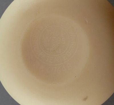 Webb Burmese posy with enamelled periwinkles
Base mark
Keywords: british;blown;mark