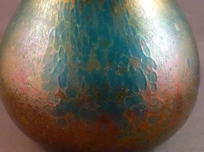 Stevens and Williams blue Caerleon vase
Bubbles
Keywords: blown;vase