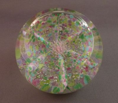 Caithness Coral Flower
Sarah Peterson 2001, unlimited. Base engraved Coral Flower, Caithness Scotland, Y50285
Keywords: british