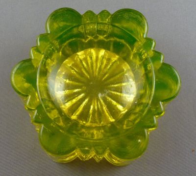 Davidson yellow uranium piano insulator
1928 catalogue. Castellated form D
Keywords: uranium;british;insulator