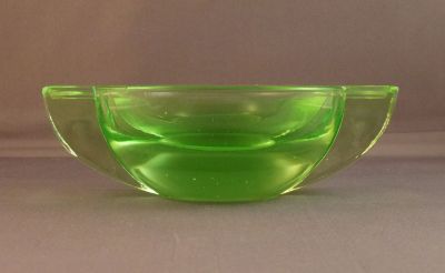 Chance winged ashtray, clear green uranium
Designed by Robert Goodden, ID13
Keywords: ash;british;pressed