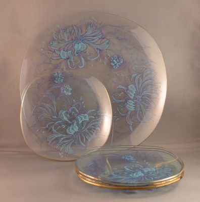 Chance Honeysuckle sandwich set
One large and four small plates
Keywords: british;table