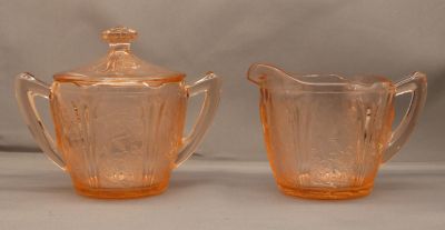 Jeannette Cherry blossom covered sugar and creamer/milk jug
Keywords: table;sold;american