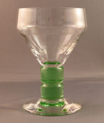 Cocktail glass
Chunky uranium stem
Keywords: barware;blown