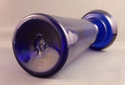 Cobalt-blue churn shape hyacinth vase
Broken pontil mark
Keywords: vase;hyacinth;sold