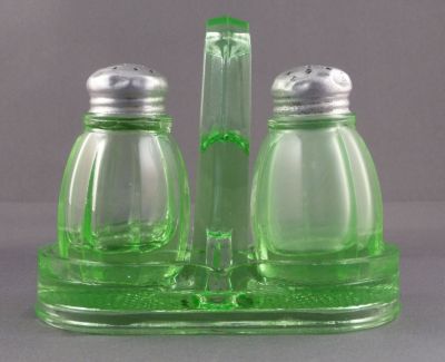 Condiment set
Czech?
Keywords: czech;pressed;blown;table