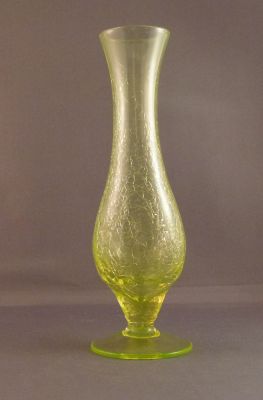 Crackle glass bud vase
Italian? No pontil mark
Keywords: blown;vase;sold