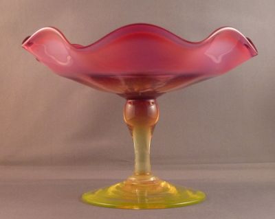 Vaseline and cranberry opalescent compote
Lead crystal
Keywords: blown;british;table