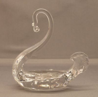 Lead crystal swans
Large 4 in, tall, 3.5 in. long
Keywords: british;figure