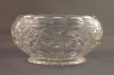 Cupped sugar bowl
Should have a chrome base
Keywords: table;sold