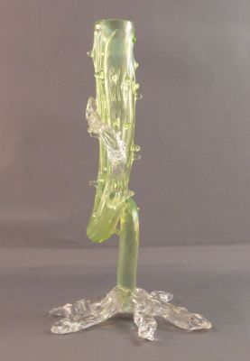 Looped thorn vase with tendril
Keywords: british;blown;vase