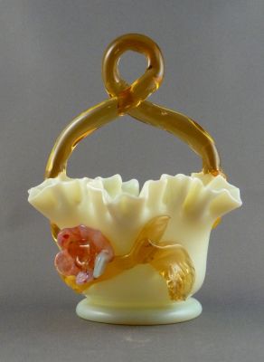 Harrach custard glass basket A
Sharp pontil mark
Keywords: blown;vase;czech
