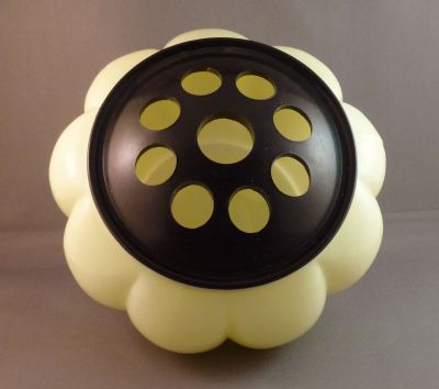 Custard glass rose bowl B
Black Bakelite insert
Keywords: blown;vase