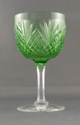 Fan-cut uranium bowl wine glass
Cut stem and foot, fire-polished rim, lead crystal
Keywords: blown;barware;cut