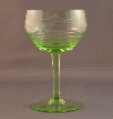 Engraved cocktail glass B
Grapes and leaves
Keywords: barware;blown;engraved