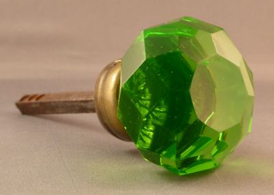 Cut glass doorknob
Keywords: cut;odd