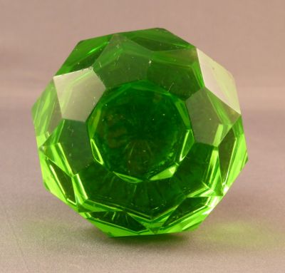 Cut glass doorknob
Keywords: cut;odd