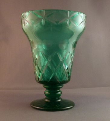 Bristol green cut glass vase
Likely English. Large, unmarked, star-cut base
Keywords: blown;british;cut;vase