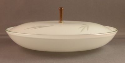 Chance Cut Pearl powder bowl
Side view
Keywords: british;cut;table