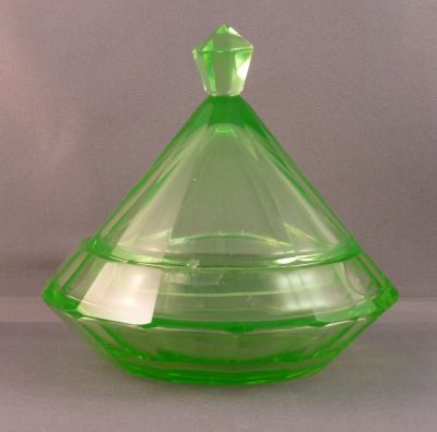 Large powder bowl
Cut not mould blown
Keywords: blown;cut;bathbed