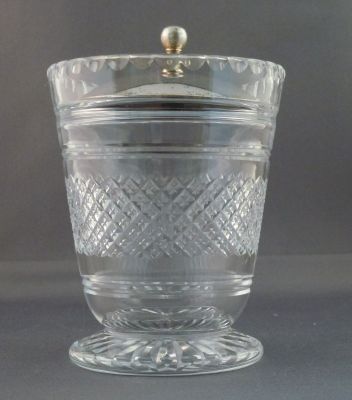 Cut preserve jar with EPNS lid
Lead crystal
Keywords: blown;cut