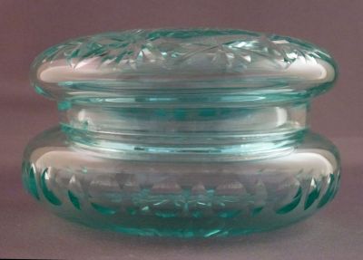 Cut powder bowl, blue uranium
Czech?
Keywords: bathbed;cut;czech