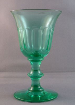 Cut wine glass M
Slice cuts. No pontil mark
Keywords: barware;cut