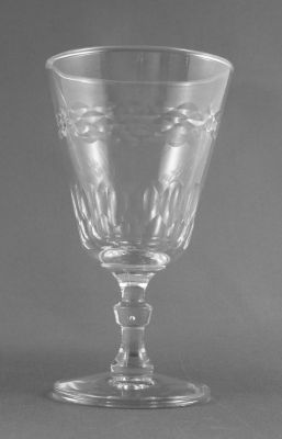 Cut wine glass B
Moulded stem
Keywords: cut;sold;barware