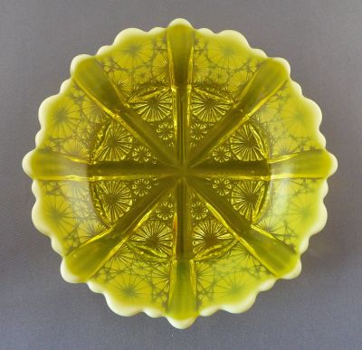 Davidson 1892 suite small plate
Primrose pearline. Registered mark 176566. AKA Lady Chippendale
Keywords: british;pressed;table