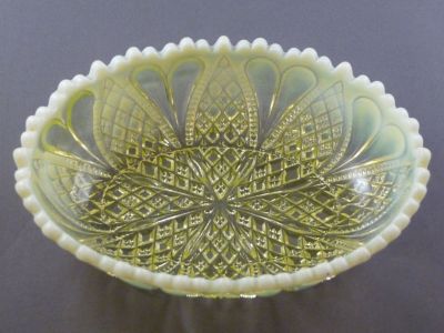 Davidson 1904 suite small bowl
Primrose Pearline. Uranium. Registered mark 413701. AKA William and Mary
Keywords: british;pressed;table