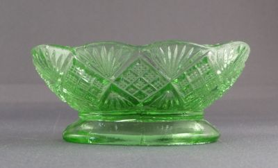 Davidson 1897 suite salt
Footed. Rare green uranium glass
Keywords: british;pressed;table