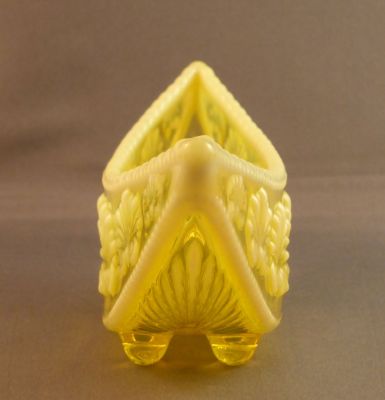 Davidson War of the Roses posy
Primrose Pearline. Rd 212684 registered 25 May 1893
Keywords: british;pressed;vase