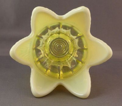 Davidson 1891 suite spill vase
262. Primrose pearline. AKA Lady Caroline
Keywords: british;pressed;table