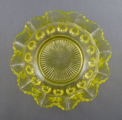 Davidson 269 preserve dish with stand
Marked Made in England
Keywords: british;pressed;table