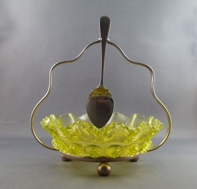 Davidson 269 preserve dish with stand
EPNS stand and spoon
Keywords: british;pressed;table